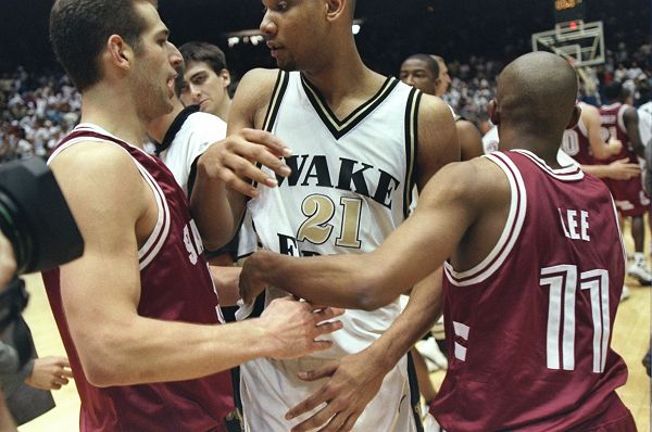 仍然有人坚 仍然有人坚